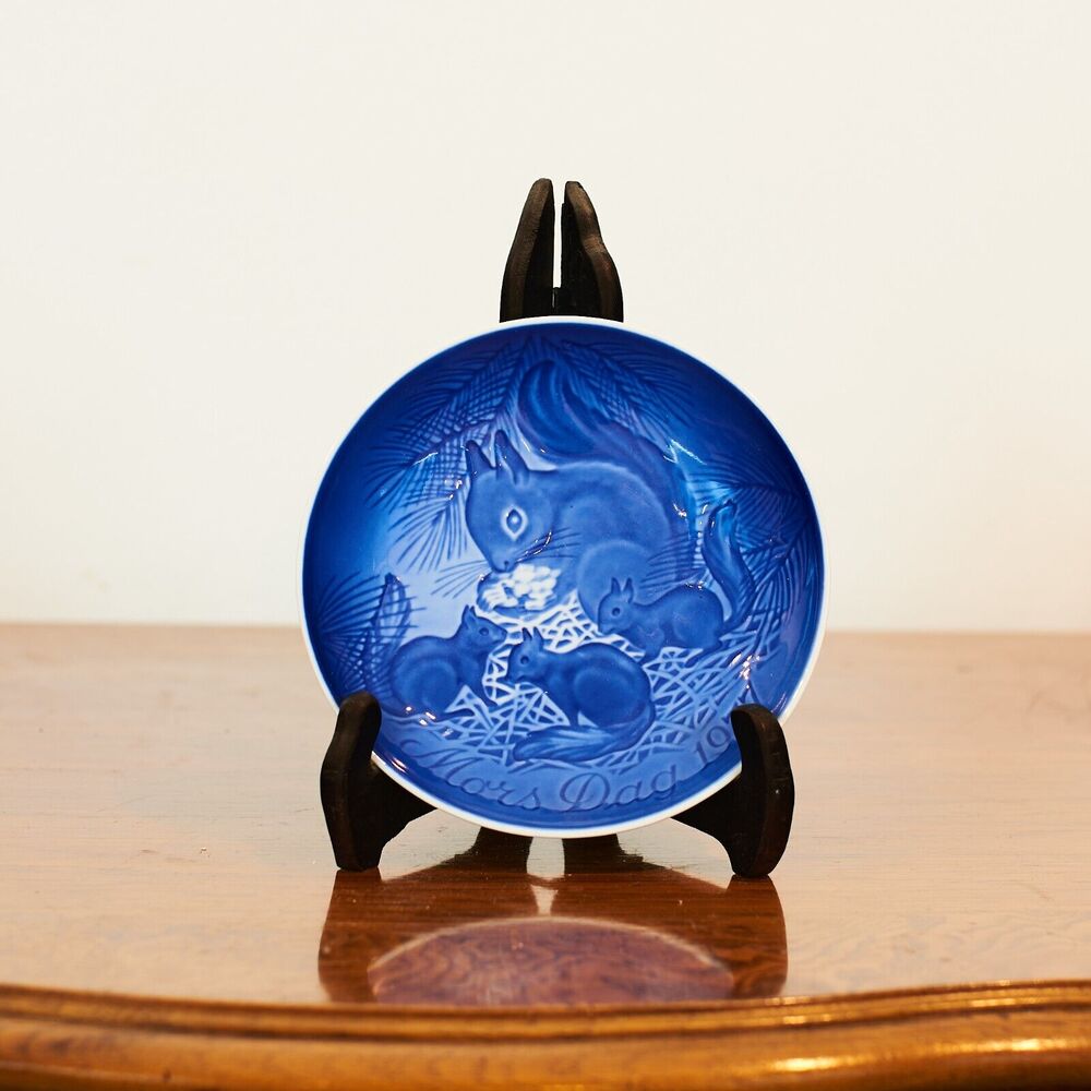 Bing & Grondahl Mothers Day Plate 1977 Squirrel Copenhagen Porcelain Kept in Box